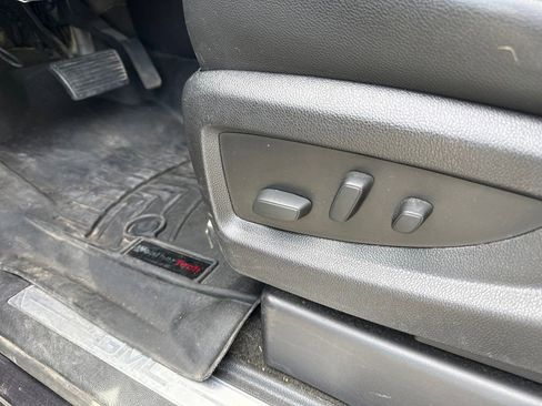 Used 2017 GMC Yukon SLT AWD/4WD image 9