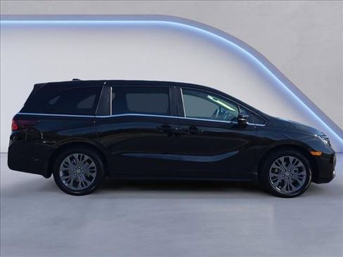 New 2026 Honda Odyssey Touring image 7