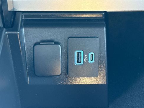 Used 2022 Ford Explorer XLT image 23