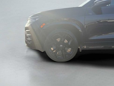 Used 2025 Volkswagen Tiguan SE R-Line image 35