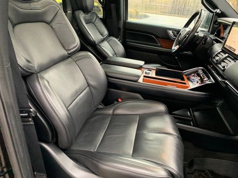 Used 2019 Lincoln Navigator Reserve image 12