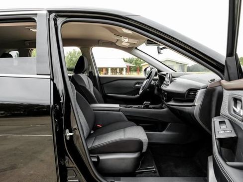 Used 2021 Nissan Rogue SV AWD/4WD image 34