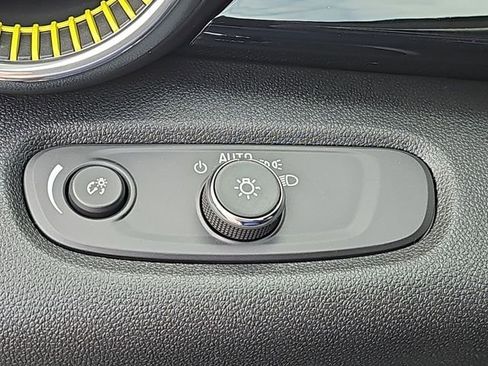 New 2026 Chevrolet Trax ACTIV w/ Sunroof Package FWD image 18