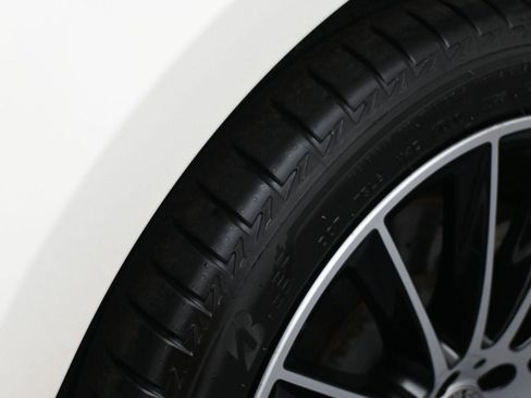 Used 2022 Mercedes-Benz S 580 4MATIC Sedan w/ AMG Line Package image 17