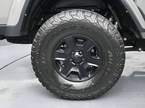 Used 2023 Jeep Gladiator Mojave w/ LED Lighting Group AWD/4WD image 38