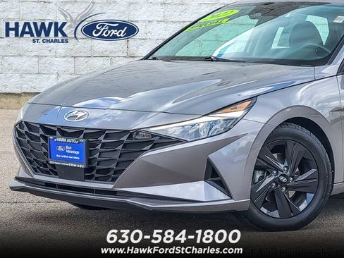 Used 2022 Hyundai Elantra SEL w/ Convenience Package FWD image 2