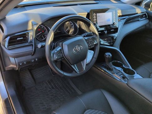 Used 2021 Toyota Camry SE image 2