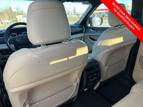 New 2025 Jeep Grand Cherokee Limited image 23