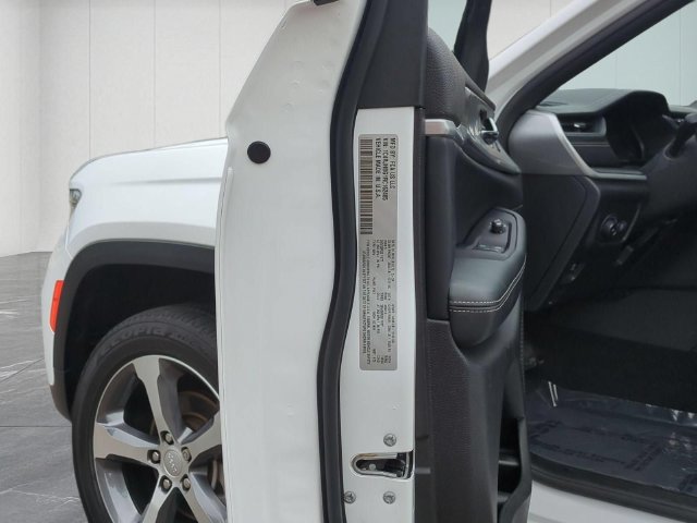 Used 2024 Jeep Grand Cherokee Limited AWD/4WD image 34