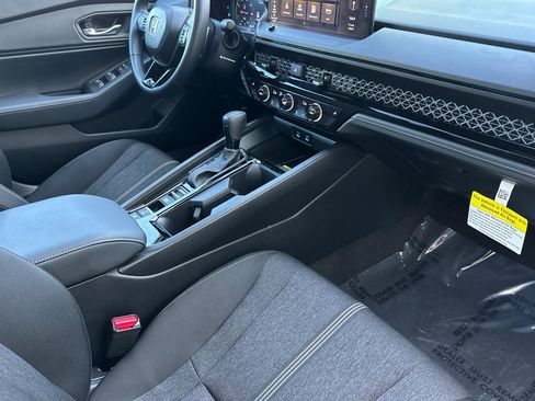 Used 2025 Honda Accord Sport image 31