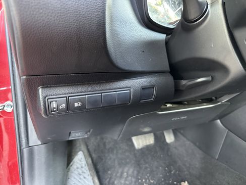 Used 2020 Toyota Corolla LE image 28