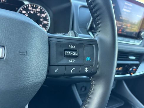 Used 2025 Nissan Rogue SV FWD image 25