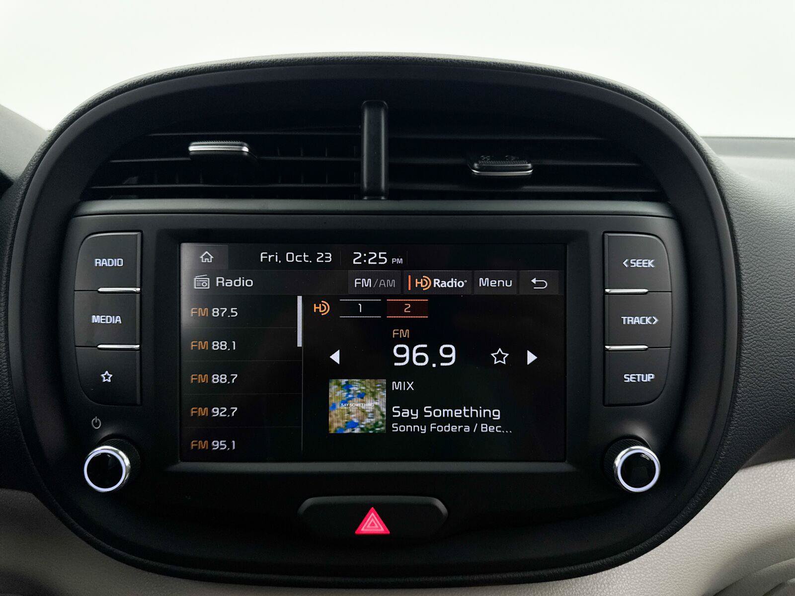 Used 2025 Kia Soul LX w/ LX Technology Package FWD image 4