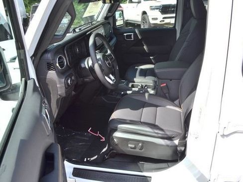 New 2026 Jeep Wrangler Unlimited Sahara AWD/4WD image 14