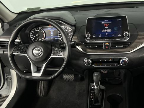 Used 2025 Nissan Altima 2.5 SV image 14