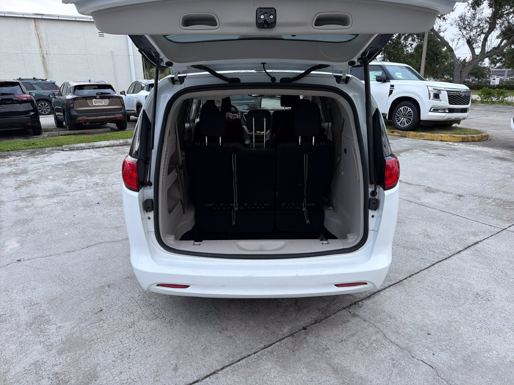 Used 2023 Chrysler Voyager LX FWD image 33