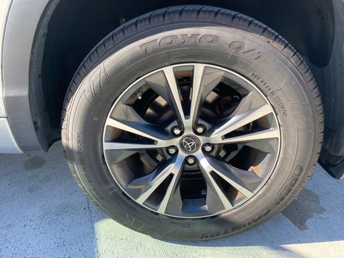 Used 2017 Toyota Highlander LE image 15