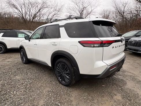 New 2026 Nissan Pathfinder SL w/ SL Premium Package image 3