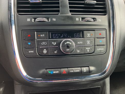 Used 2019 Dodge Grand Caravan GT w/ Safety Sphere Group FWD image 19