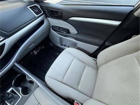 Used 2019 Toyota Highlander LE FWD image 10