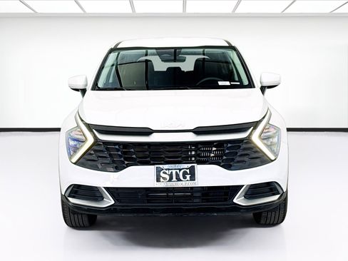 Used 2023 Kia Sportage LX image 2