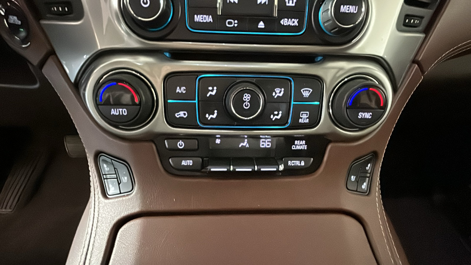 Used 2020 Chevrolet Tahoe Premier AWD/4WD image 27