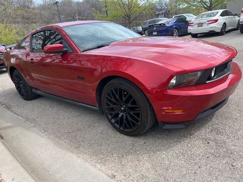Used 2012 Ford Mustang GT Premium image 3