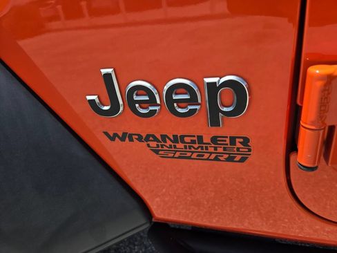Used 2018 Jeep Wrangler Unlimited Sport S AWD/4WD image 4