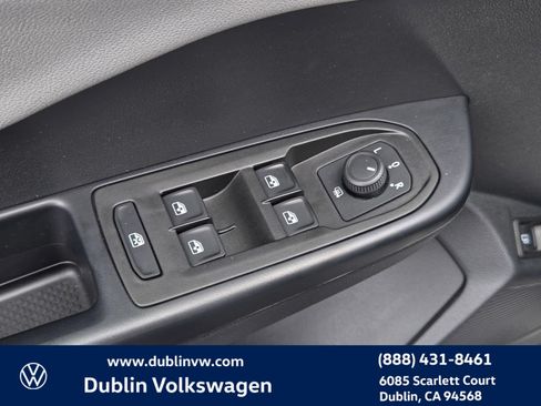 Certified 2024 Volkswagen Taos SE w/ Black Wheel Package FWD image 11