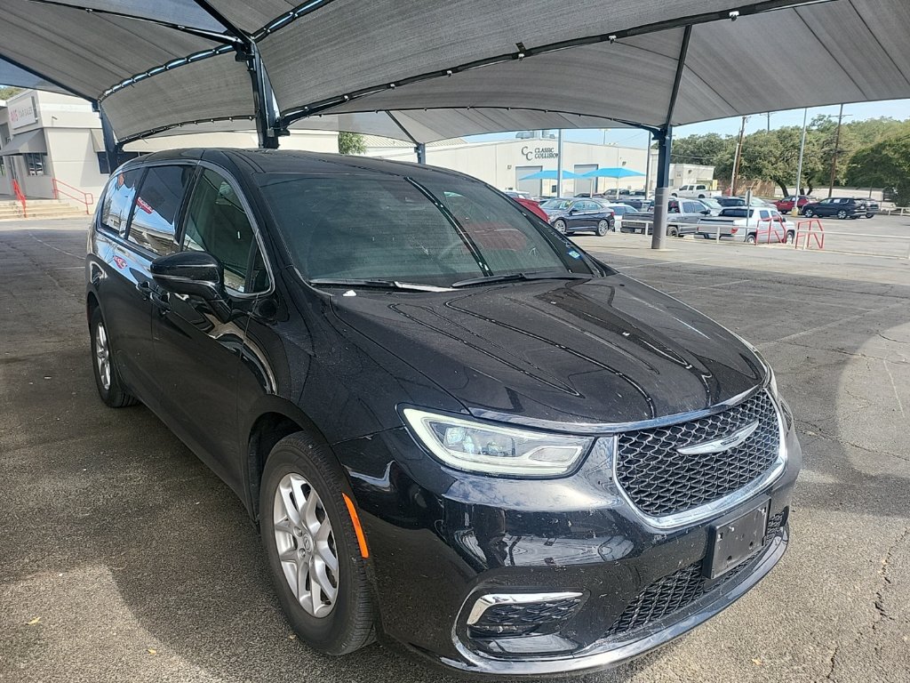 Used 2026 Chrysler Pacifica Select FWD image 3