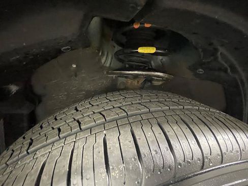 Used 2018 Toyota RAV4 XLE AWD/4WD image 24