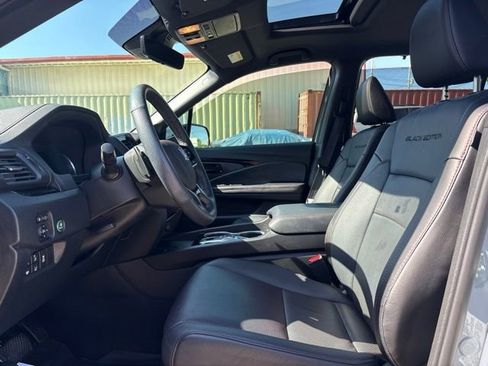 Used 2024 Honda Passport Black Edition image 12