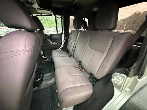 Used 2015 Jeep Wrangler Unlimited Sport w/ Connectivity Group AWD/4WD image 21