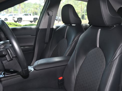 Used 2023 Toyota Camry XSE image 11