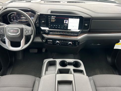 Used 2025 GMC Sierra 1500 SLE image 17