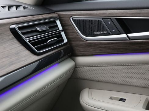 Used 2025 Volkswagen Atlas SEL Premium R-Line image 34