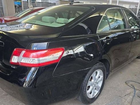 Used 2011 Toyota Camry LE w/ LE Extra-Value Pkg image 2