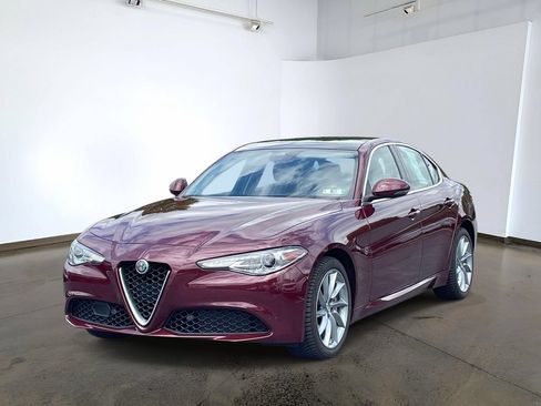 Used 2017 Alfa Romeo Giulia AWD image 1
