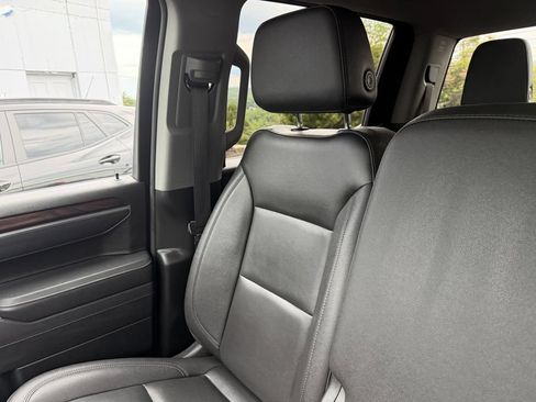 Used 2025 GMC Sierra 1500 SLT AWD/4WD image 19