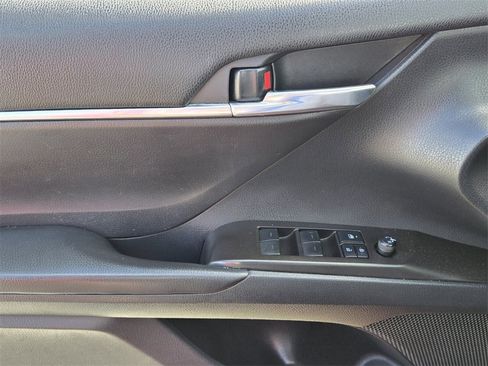 Used 2021 Toyota Camry SE image 26