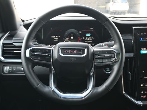 Used 2025 GMC Acadia Elevation FWD image 19