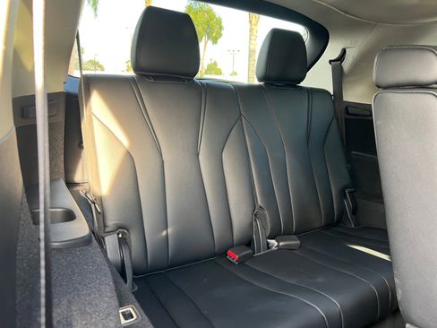 Used 2025 Acura MDX SH-AWD image 18