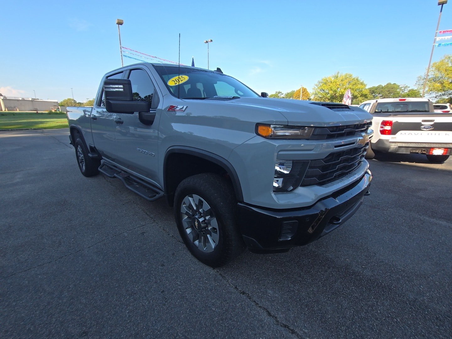 Used 2025 Chevrolet Silverado 2500 Custom w/ Custom Value Package AWD/4WD image 4