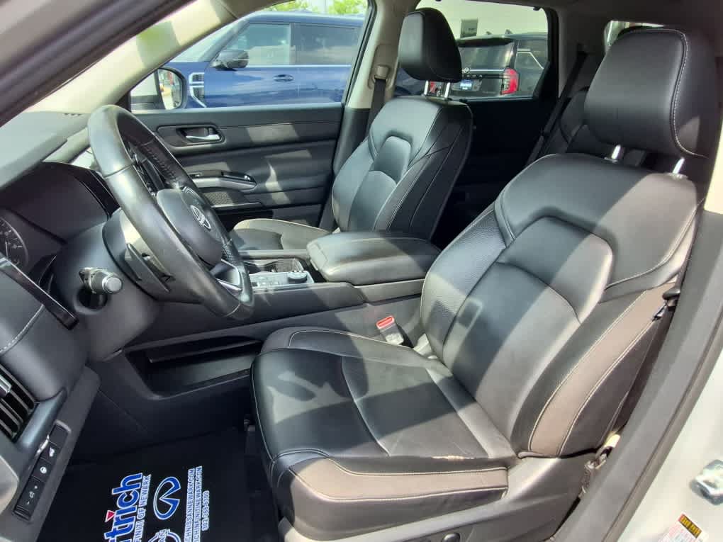Used 2024 Nissan Pathfinder SL AWD/4WD image 12