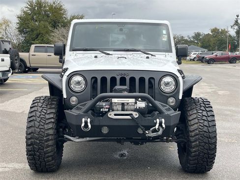Used 2018 Jeep Wrangler Sahara w/ Connectivity Group image 8