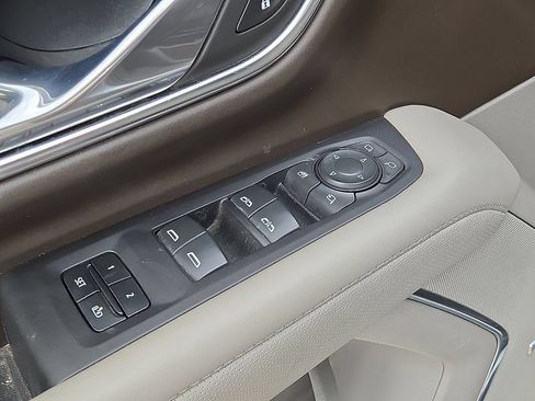 Used 2023 GMC Yukon SLT w/ SLT Luxury Package RWD image 23