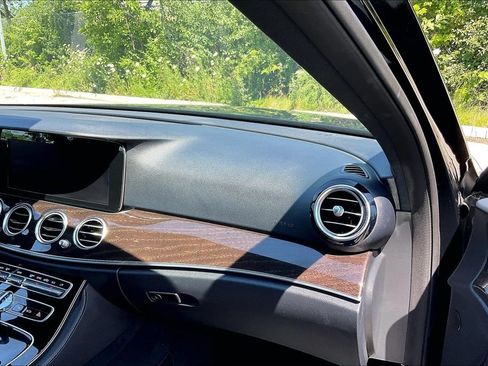 Used 2018 Mercedes-Benz E 400 4MATIC Sedan image 16