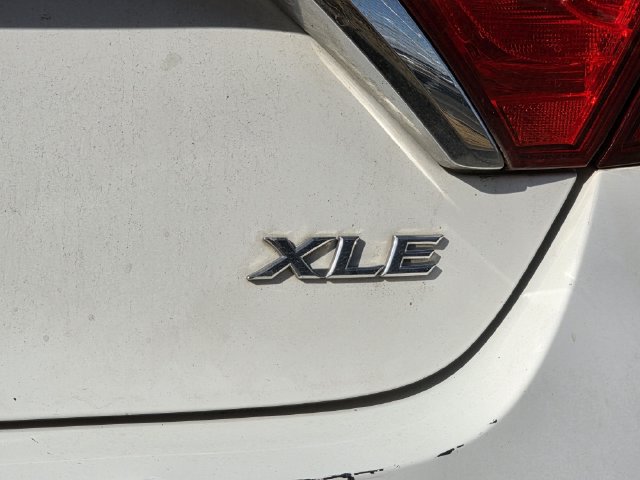 Used 2016 Toyota Camry XLE FWD image 9