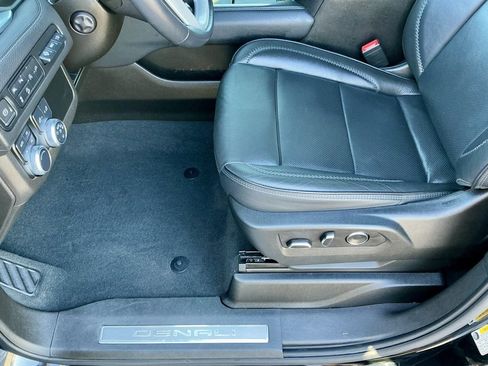 Used 2021 GMC Yukon XL Denali image 42