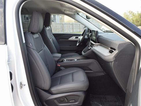 New 2026 Ford Explorer Active w/ Active Comfort Package RWD image 25